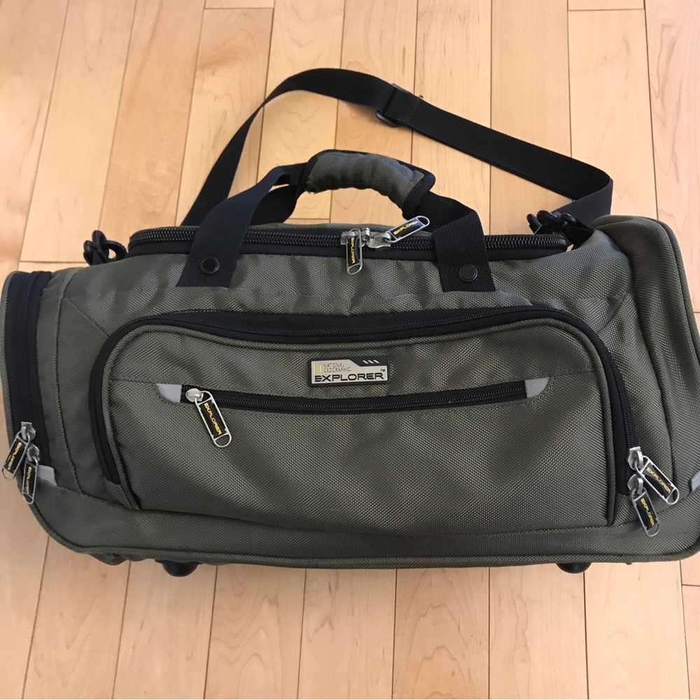 National Geographic Explorer green nylon lightweight bag shoulder strap 19”